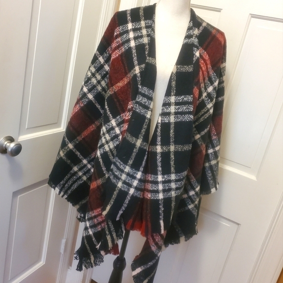 Buffalo Plaid Chunky Knit Shawl Poncho OSFM Black/Red - Picture 2 of 7